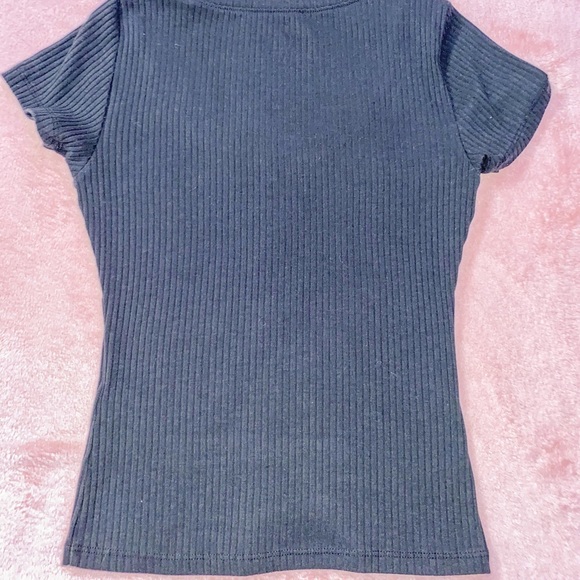 Hollister Scoop Neck! 🤍 - Picture 3 of 4